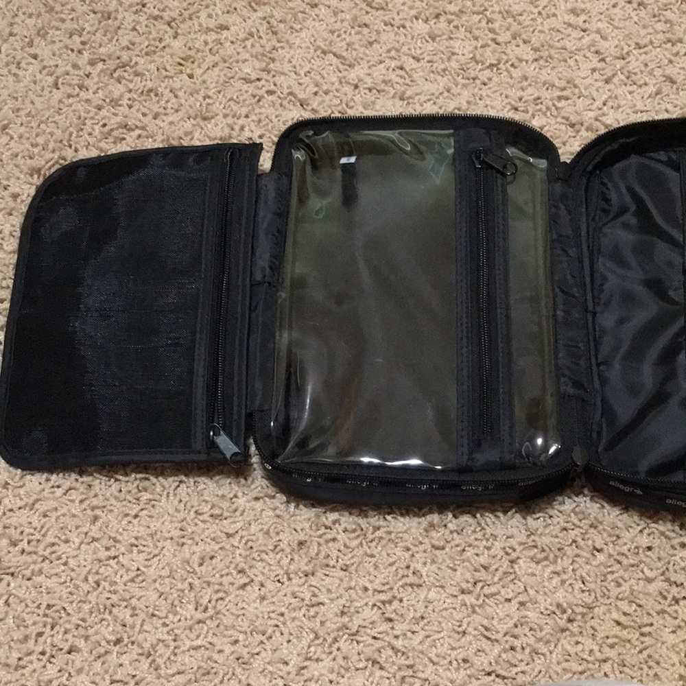 Travel makeup bag - Picture 3 of 7